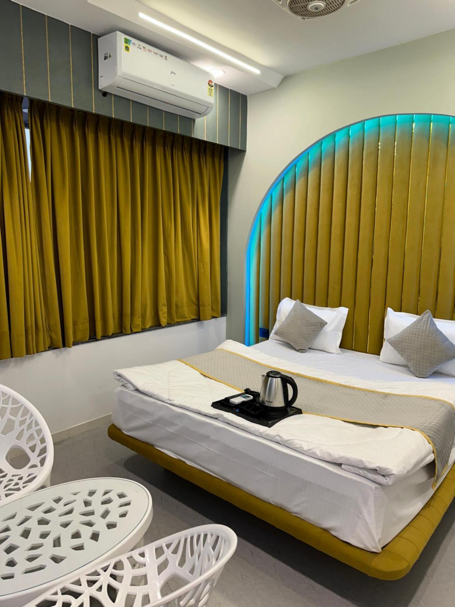 Hotel Victoria Prime Surate Exterior foto